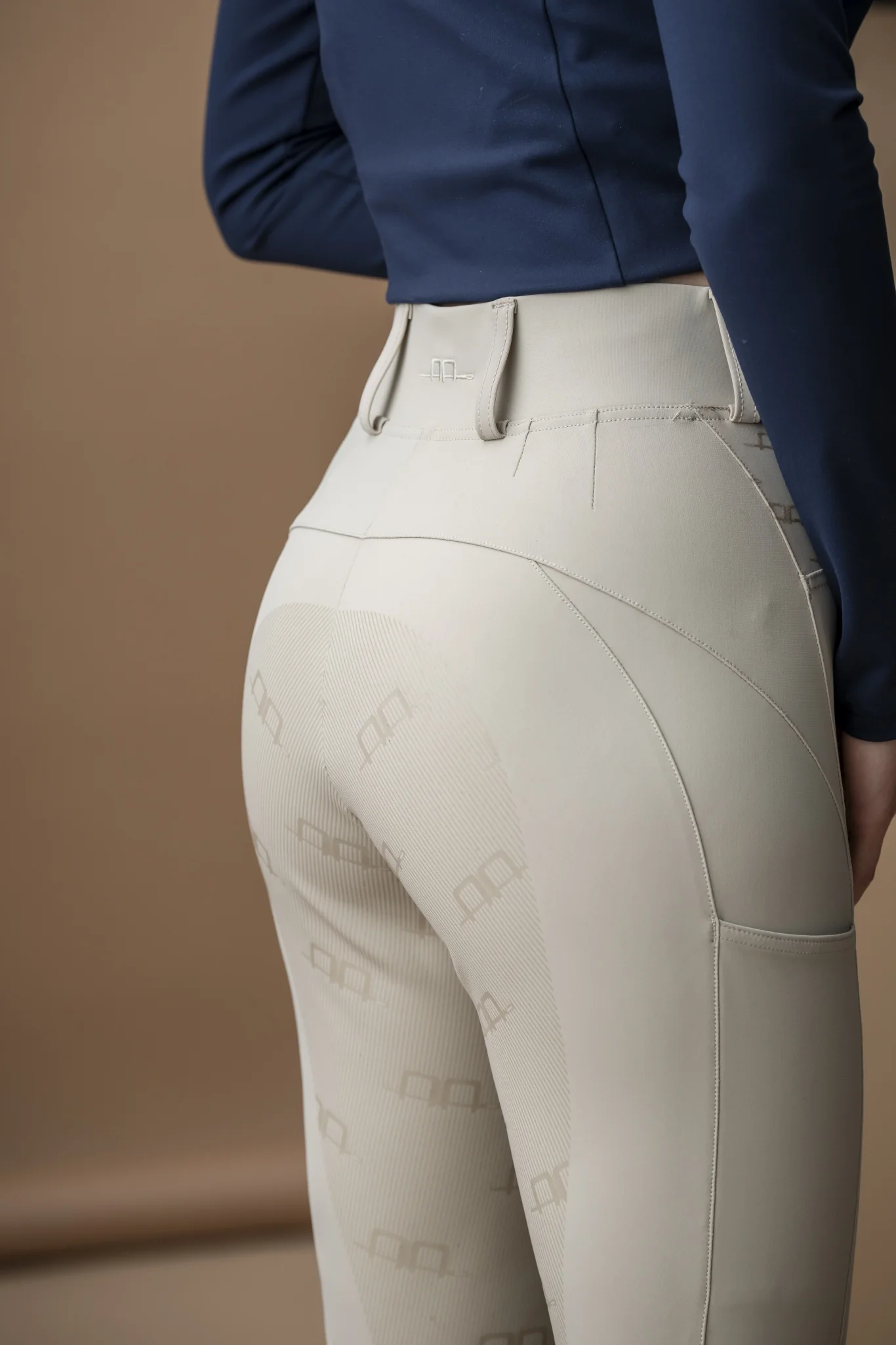 17507-aa-fina-full-seat-brushed-hybrid-breech-4.webp AA Fina Full Seat Brushed Hybrid Breech