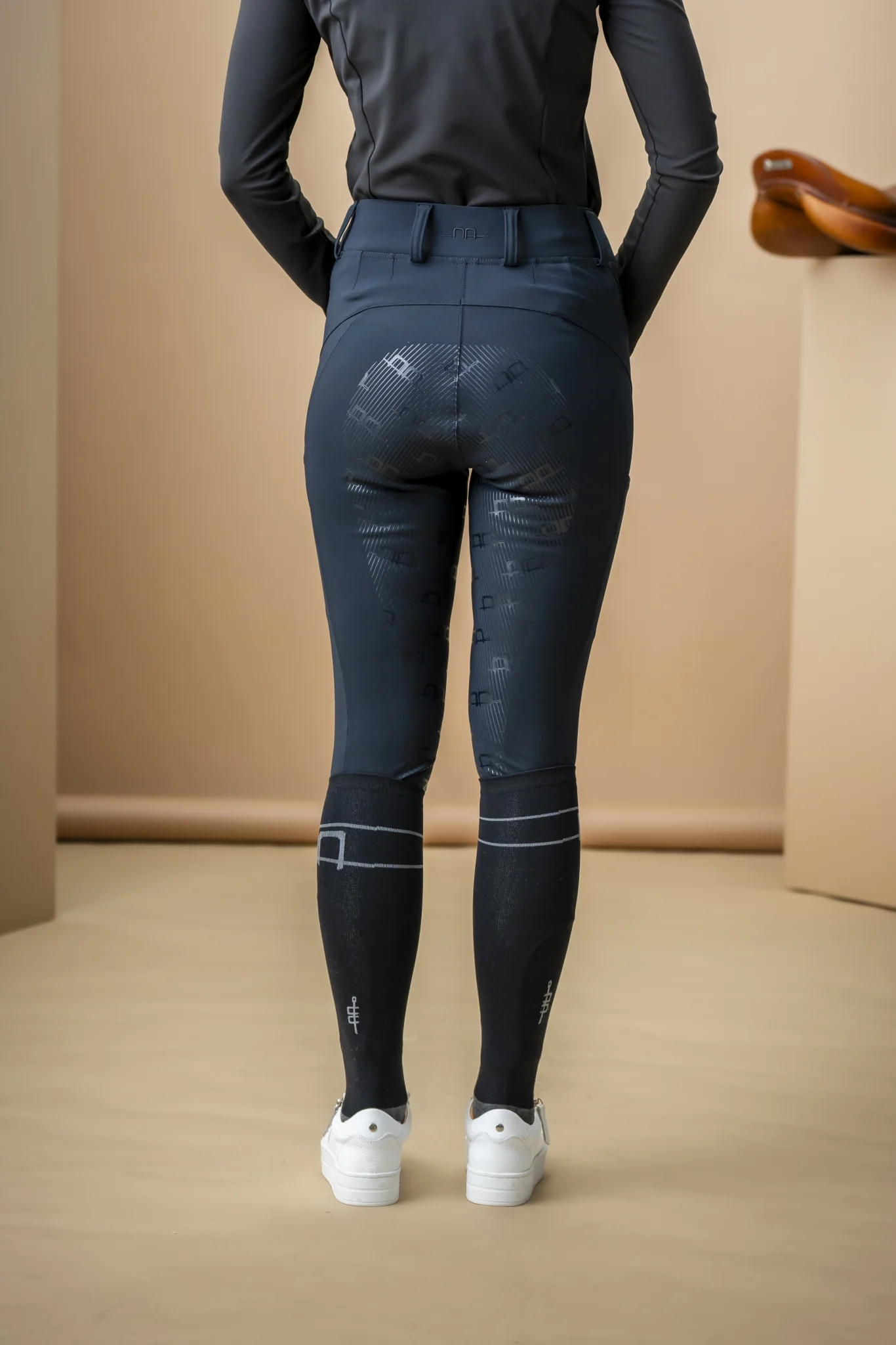 17507-aa-fina-full-seat-brushed-hybrid-breech-5.webp AA Fina Full Seat Brushed Hybrid Breech