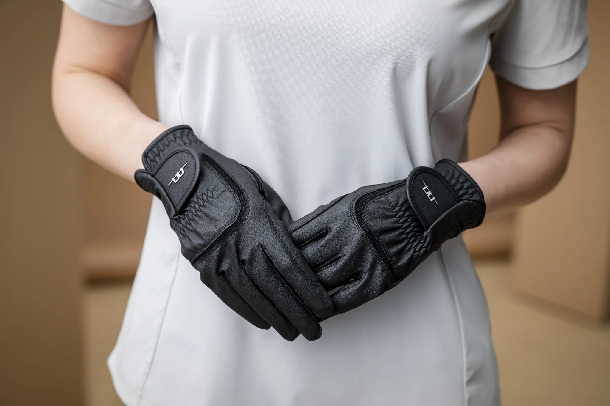 AA Platinum Glove
