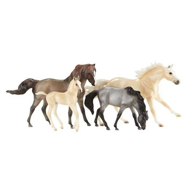 18112-2015-holiday-horse-1.webp 2015 Holiday Horse