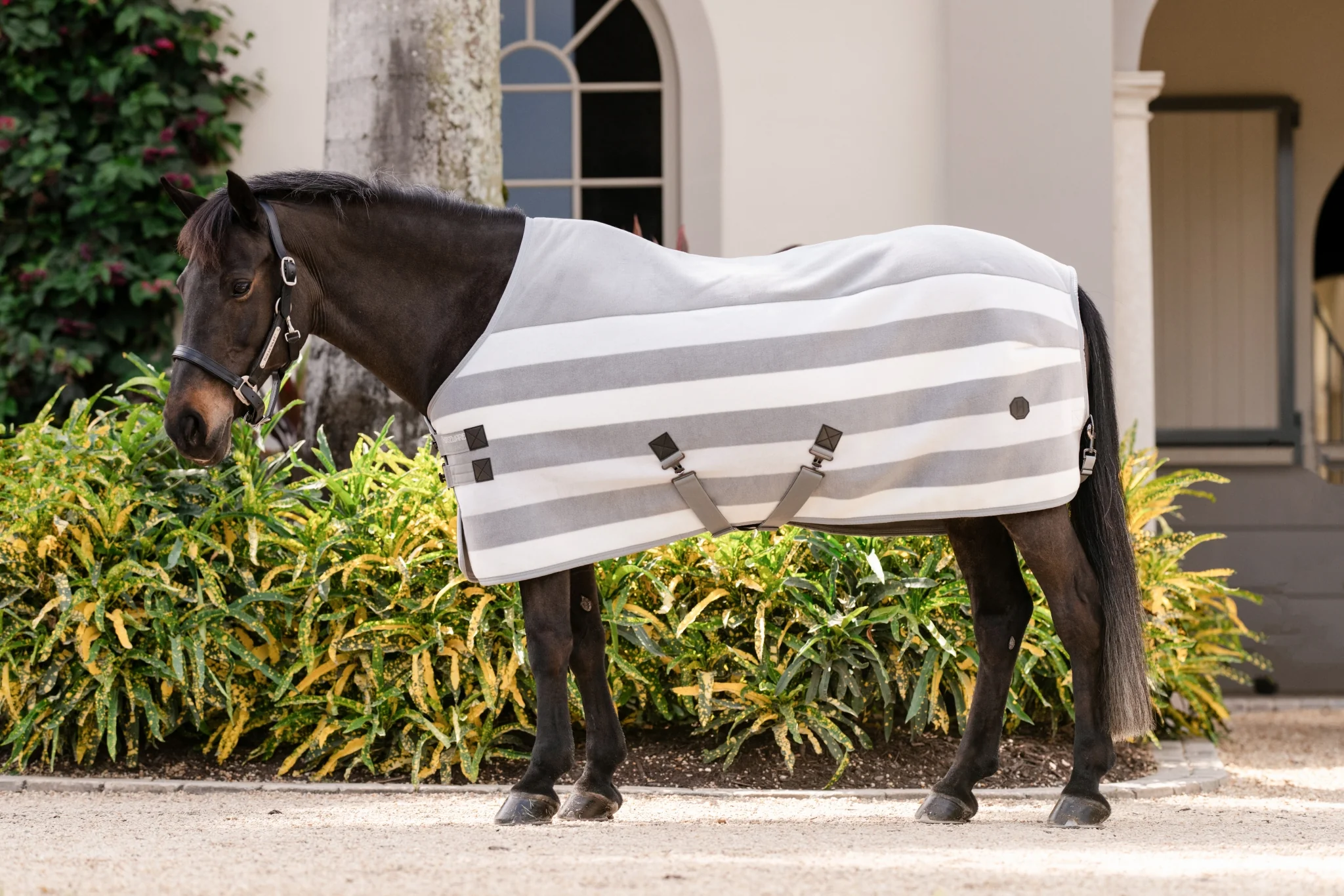 5487-horseware-newmarket-pony-fleece-cooler-2.webp Horseware Newmarket Pony Fleece Cooler